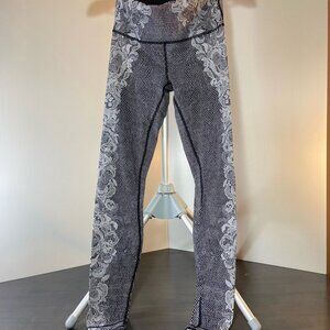 Lululemon Black White Lace Print Leggings Size 6 Zip Pocket